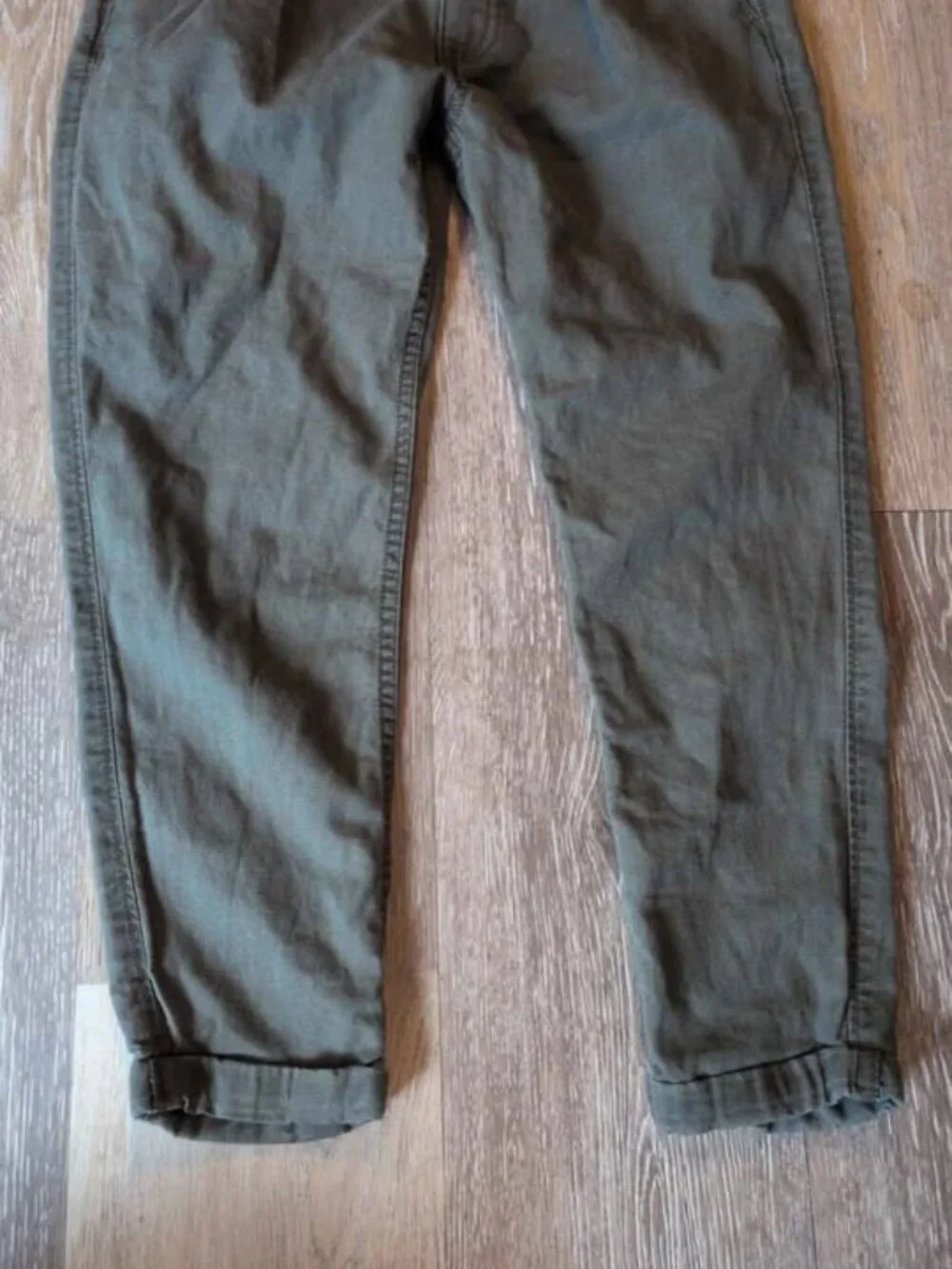 Abercrombie Kids Size 7/8 Olive Green Pleated Chino Pants
